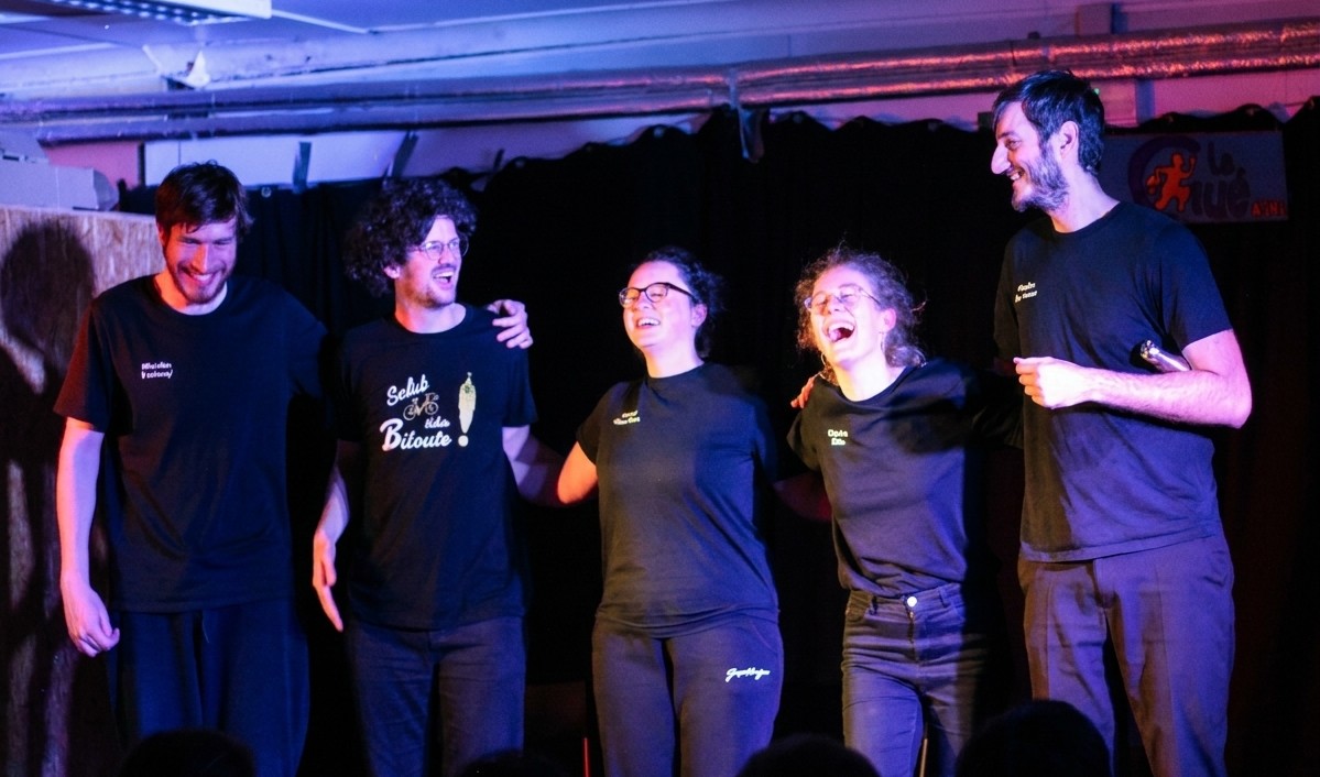 La troupe sur scène